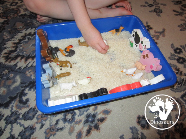 Farm Sensory Bin - a simple to put together rice and farm animals sensory bin that kids can use for sensory play. 3Dinosaurs.com