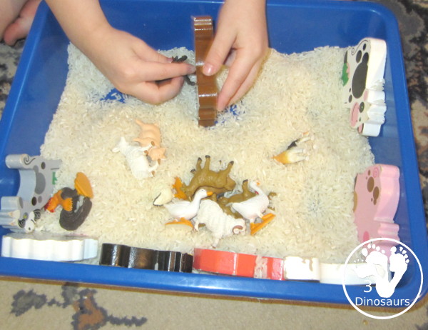Farm Sensory Bin - a simple to put together rice and farm animals sensory bin that kids can use for sensory play. 3Dinosaurs.com