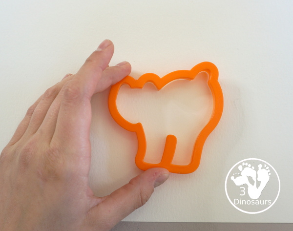  Halloween Watercolor Cookie Cutter Painting - a simple Halloween painting with watercolors and cookie cutters. An easy Halloween painting for kids. 3Dinosaurs.com