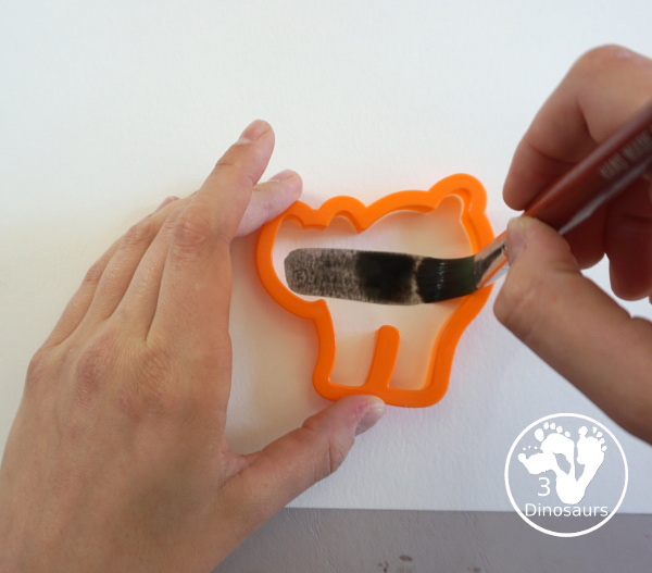  Halloween Watercolor Cookie Cutter Painting - a simple Halloween painting with watercolors and cookie cutters. An easy Halloween painting for kids. 3Dinosaurs.com