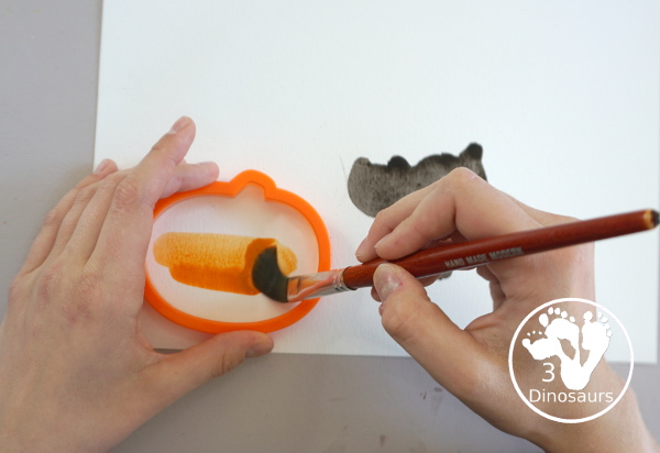  Halloween Watercolor Cookie Cutter Painting - a simple Halloween painting with watercolors and cookie cutters. An easy Halloween painting for kids. 3Dinosaurs.com
