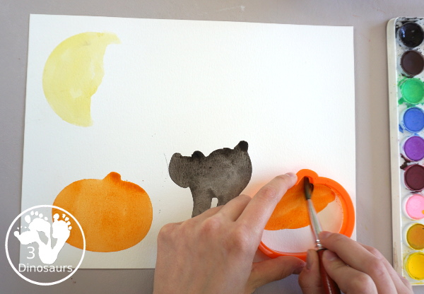  Halloween Watercolor Cookie Cutter Painting - a simple Halloween painting with watercolors and cookie cutters. An easy Halloween painting for kids. 3Dinosaurs.com
