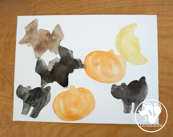  Halloween Watercolor Cookie Cutter Painting - a simple Halloween painting with watercolors and cookie cutters. An easy Halloween painting for kids. 3Dinosaurs.com