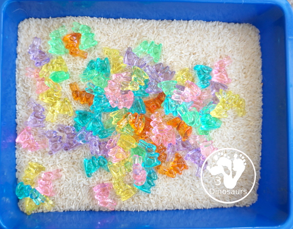 Easter Bunny Sensory Bin with Rice - a simple Easter sensory bin for kids to work on scooping and playing in rice with acrylic bunnies. Easy to set up and use. - 3Dinosaurs.com